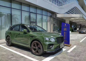 ชุดแต่ง ZNDR สำหรับ Bentayga รุ่น SPEED สไตล์คาร์บอนไฟเบอร์ ประกอบด้วยลิ้นหน้า สเกิร์ตข้าง ดิฟฟิวเซอร์ และสปอยเลอร์ - Product Image 3