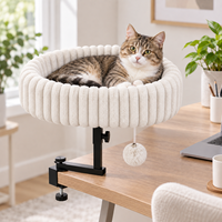 Lit de bureau pour chat avec fixation par pince, perchoir surélevé pour chat monté sur bureau, coussin rond et moelleux, lit pour chat peu encombrant pour la maison et le bureau