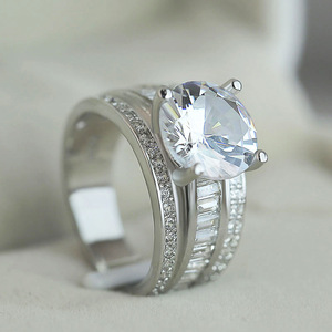 Anello da Donna con Zirconia Cubica, Accessorio di Gioielleria alla Moda - Product Image 3