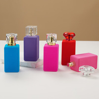 Flacons de parfum carrés en fausse fourrure prêts à l'emploi en gros, 100 ml, en verre transparent avec décalcomanie et pulvérisateur à pompe estampé à chaud