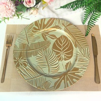 Assiette de présentation ronde classique de 13 pouces en plastique vert à motif de feuilles tropicales et bord doré pour mariages et décoration de table
