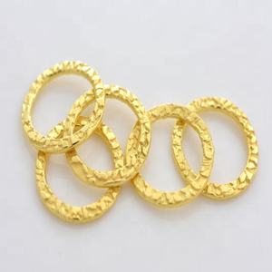 Eslabones Circulares con Acabado Martillado en Oro Vermeil para Joyería - Product Image 1