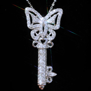 Collana con ciondolo a forma di chiave da donna, catena lunga con intarsi scintillanti, elegante gioiello di moda per tutti i giorni - Product Image 6
