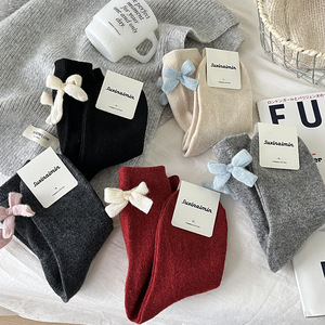 JK giapponese dolce fiocco legato <span class=keywords><strong>calze</strong></span> a tubo centrale da donna con tacco con fiocco Casual nero bianco Pile <span class=keywords><strong>calze</strong></span> sportive da ragazza in cotone - Product Image 1