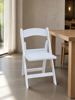 Chaise pliante en plastique PP blanc pour événements, banquets, repas, avec dossier incurvé et assise texturée pour mariage, hôtel, restaurant