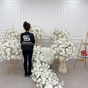 Centres de table LEDA faits à la main, boule de fleurs artificielles blanches personnalisées et douces pour mariage - Product Image 4