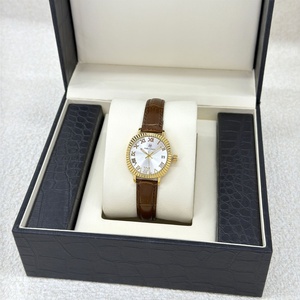 Montre pour femme en quartz de luxe OEM ODM, étanche, bracelet en cuir de haute qualité, logo personnalisé, type commercial, boîtier en alliage, cadran en verre, aiguille - Product Image 5