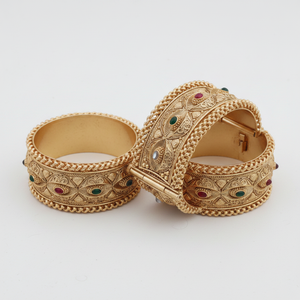 Juego de brazaletes finos de piedra Pota chapados en oro, que se pueden abrir, para uso tradicional. - Product Image 2