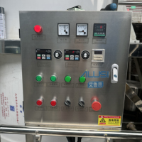 Machine de fabrication de détergent, shampoing, gel, lotion, conditionneur, savon liquide et autres produits ménagers, avec petit mélangeur pour liquides et équipement de mélange.