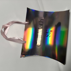Boîte de luxe personnalisée pour emballage de perruques, foulards et cheveux, style oreiller, avec finition laser - Product Image 6