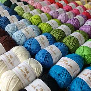 Fil à tricoter doux en <span class=keywords><strong>m</strong></span>élange de coton laitier 60% coton 40% acrylique 4 brins pour pulls, écharpes <span class=keywords><strong>et</strong></span> projets DIY – Lot de 12 écheveaux de 40g chacun - Product Image 2