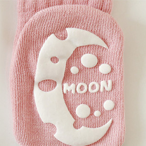 Vente en gros Chaussettes pour bébé à volants doux motif météo de printemps avec bande dessinée Chaussettes pour bébé antidérapantes à mi-tube personnalisées - Product Image 5