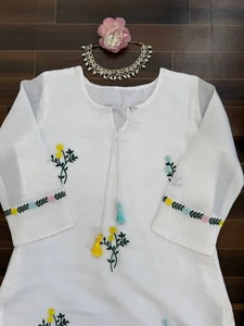 Conjunto de Salwar Kameez de diseñador más vendido para mujer, ropa étnica bordada para bodas, festivales y fiestas, disponible para la venta. - Product Image 3