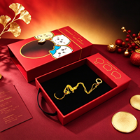 Boîte cadeau de luxe personnalisée rouge motif dessin animé avec fenêtre transparente, insert en mousse noire et impression dorée pour collier