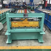 Machine de formage à froid pour panneaux légers en PVC ondulé, tuiles trapézoïdales et tôles de toiture