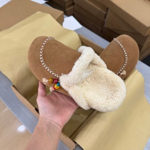 Mules UGG en daim doublées polaire à bout fermé, style ethnique avec perles colorées, chaudes pour l'hiver, chaussures décontractées à enfiler pour l'extérieur - Product Image 2