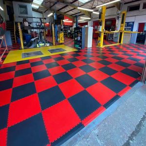 Dust Free PVC Interlock Production Flooring Seamless Design for Clean Manufacturing <b>Environments</b> Low Particle Emission - Product Image 1
