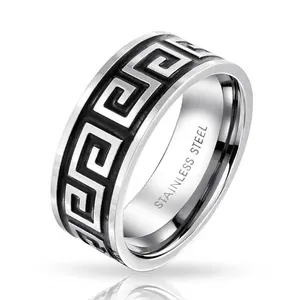 Cincin Pernikahan Datar Hitam Kunci Yunani Geometris Pria Cincin Perak Hitam Baja Tahan Karat 8MM