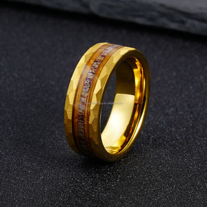 Anillo de Tungsteno Negro Martillado de 8mm con Incrustaciones de Asta de Ciervo y Madera de Barril de Whisky, Anillo de Compromiso para Hombre, Última Moda - Product Image 5