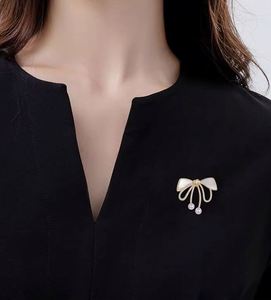 Broches de Joyería de Moda, Elegantes Broches de Perlas con Lazo, Broches de Solapa con Pedrería Brillante para Mujer, Accesorios para Abrigos - Product Image 2