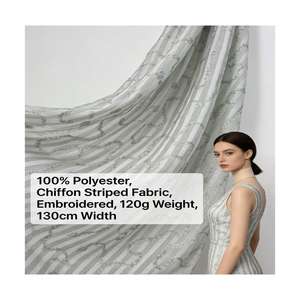 Ce tissu <span class=keywords><strong>en</strong></span> <span class=keywords><strong>crêpe</strong></span> de viscose pure est imprimé, brodé et teint. Il convient aux sherwani, kurti, lahenga et autres vêtements de cérémonie. - Product Image 1