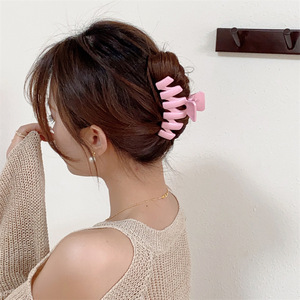 Pinzas para el pelo de silicona suave y grandes de Color sólido a la moda para mujer - Product Image 6