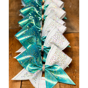 Collection de nœuds de cheerleading multicolores personnalisés : nœuds scintillants verts, oranges et bleus avec strass - Product Image 1