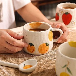 Caneca de Cerâmica Fofa de Verão 12oz com Padrão de Frutas Pintado à Mão, Revestimento para Sublimação, Segura para Lava-Louças e Micro-ondas, Presente de Aniversário - Product Image 5