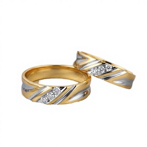 Bague de fiançailles et de mariage personnalisée en or jaune 18 carats plaqué argent avec diamant de laboratoire IGI 7 carats taille brillant, style bohème à 4 griffes, unisexe - Product Image 3
