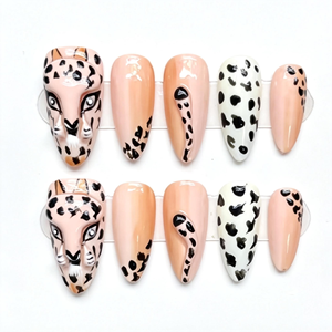 Uñas Postizas Cortas Almendradas Hechas a Mano con Estampado de Leopardo Marrón, Estilo Maillard Ámbar y Nude, Uñas con Patrón Animal Clásico - Product Image 1