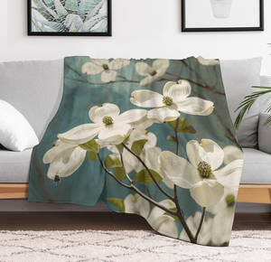 Manta Ultra Suave de Microfelpa, Manta Refrigerante Ligera y Cálida, Manta Decorativa con Estampado de Flores de Dogwood de Primavera, 70"x80", Acogedora - Product Image 1