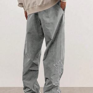 กางเกงคาร์โก้ลำลองลายสะท้อนแสงสไตล์สตรีทแบบสั่งทำพิเศษ ปักลายกากบาท พิมพ์ลาย กางเกงวอร์มออกกำลังกายทรงหลวมสำหรับผู้ชาย - Product Image 2