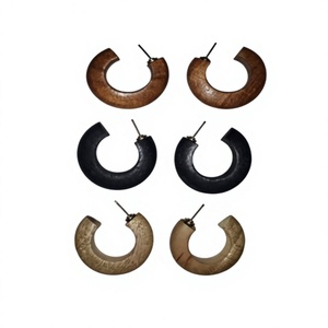 Boucles d'oreilles créoles en résine faites à la main, design tendance et classique, pour femme, bijoux de mode pour mariage et soirée - Product Image 2