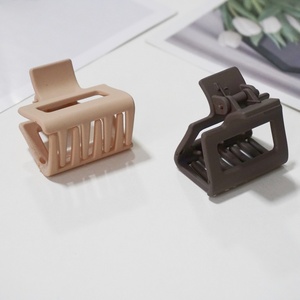 Tamaño mediano 4Cm5Cm Marrón Frosted Hair Claw Square Cross-Border Clip-On High Ponytail Accesorios para el cabello Pintura de <span class=keywords><strong>goma</strong></span> Tiburón - Product Image 2