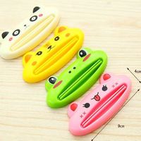 1Pc multifonction accessoires de cuisine outils dessin animé dentifrice presse-agrumes utile maison salle de bain décoration Gadgets aléatoire.