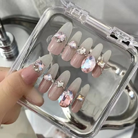 Ongles en gel faits à la main d'hiver carrés courts avec de la colle Fleur sculptée en 3D peinte à la main Conception personnalisée