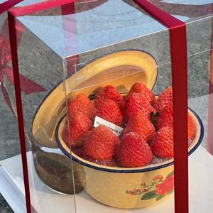 Bol en émail jaune rétro à motif floral pour gâteau aux fraises, décoration d'anniversaire - Product Image 2