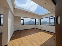 Fenêtre à battant en alliage d'aluminium avec moustiquaire en acier inoxydable et persienne isolante pour salle de bain et villa