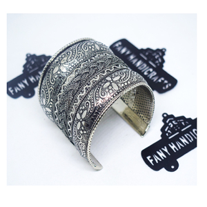Conjunto de 2 Brazaletes de Latón con Flores y Mariposas para Navidad 2025, Estilo Bohemio, para Fiestas, con Cierre - Product Image 6