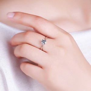 Bague de fiançailles en argent sterling 925 avec saphir blanc taille ronde Zyo, bijoux de mariage pour femmes, simple et réglable, en moissanite - Product Image 5