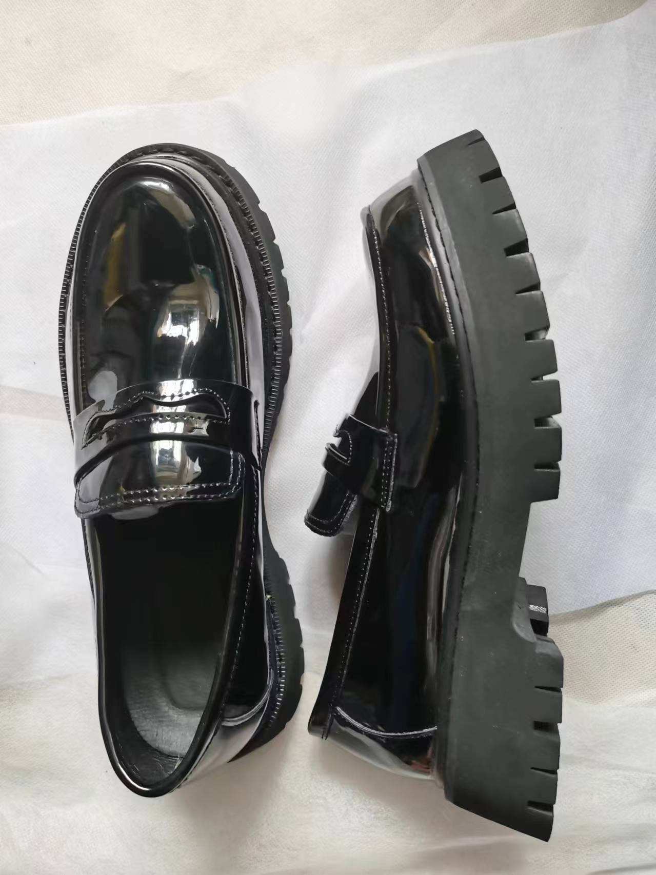 สีดำสว่าง