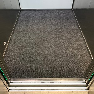 Präzisionsgeschnittene, individuell bedruckte Aufzugmatte, flaches Profil, Nylon 6.6, Gummi-Bodenmatte, strapazierfähig, waschbar, Türmatte für Aufzug & Eingangsbereich - Product Image 5