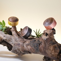 Diffuseur d'air frais pour voiture en bois, marque privée |   Diffuseur à Clip en Noyer Massif, Cerisier et Chêne |   Support de parfum pour voiture en alliage