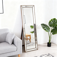 Grand miroir de salle de bains suspendu en or pour la décoration de la chambre à coucher de luxe moderne française Espejo Spiegel Miroir pour la maison et l'hôtel Matériau en verre