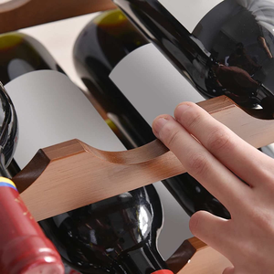 Portabottiglie per Vino Autoportante Moderno ed Ecologico in Legno a Strisce, a 2 Livelli, Capacità 18 Bottiglie, Scaffale Decorativo per Bar - Product Image 4