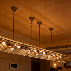 Lustre linéaire moderne de luxe, <span class=keywords><strong>suspension</strong></span> en verre côtelé, <span class=keywords><strong>luminaire</strong></span> personnalisé en laiton pour salle de conférence d'hôtel, idéal pour les projets - Product Image 4