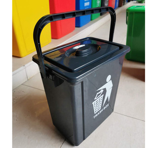 Contenedor de Residuos Peligrosos de 10L Rojo con Tapa y Asa para Uso en Interiores y Exteriores - Product Image 3