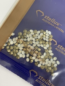 Cristais de Strass Stellux A193 Redondos com Fundo Pontudo, o Toque Perfeito Brilhante para Arte de Unhas Femininas, Roupas e Acessórios - Product Image 2