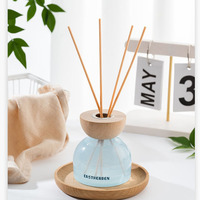 Diffuseur de parfum moderne en verre avec bouchon en bois naturel et bâtonnets en rotin – Cadeau d'aromathérapie pour la maison et le bureau