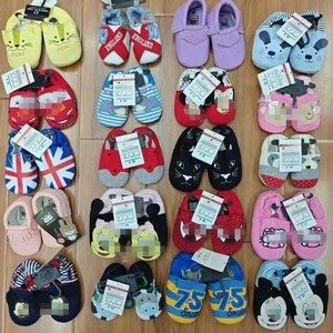 Chaussures pour enfants, chaussettes pour bébés, surplus de stock, assortiment mixte - Product Image 1